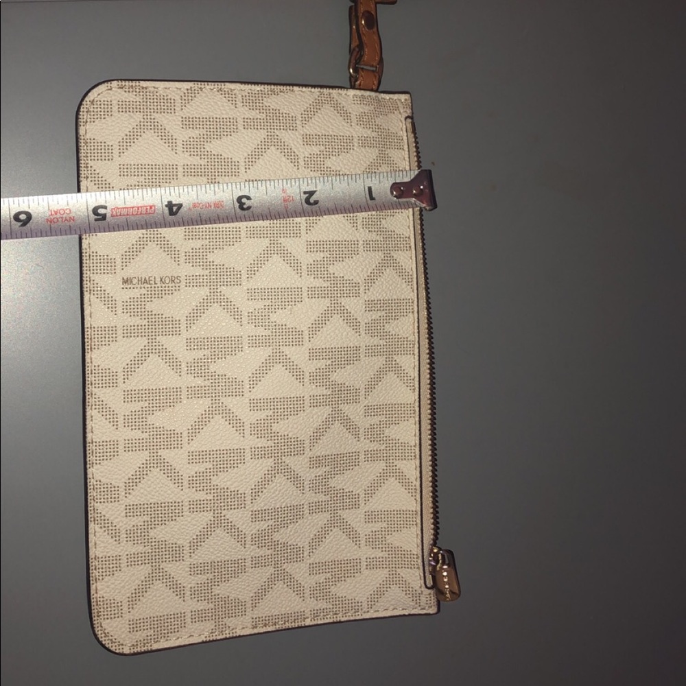Michael kors wristlet